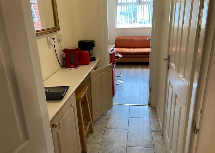 Harman Self-catering Free Wifi & Parking Апартаменти *