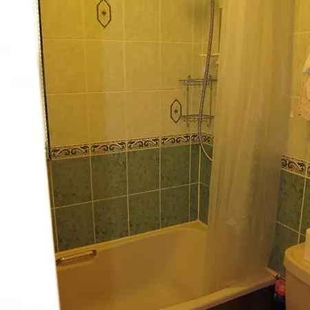 Harman Self-catering Free Wifi & Parking * Leeds (West Yorkshire)